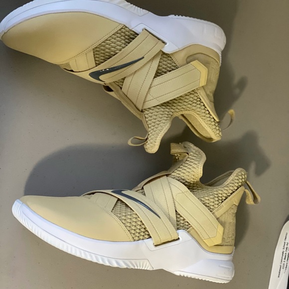 Nike Lebron Zoom Soldier 12 Team Gold size 12.5 - Picture 8 of 10